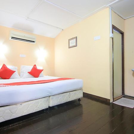Ombak Inn Chalet Kampung Teluk Nipah Esterno foto