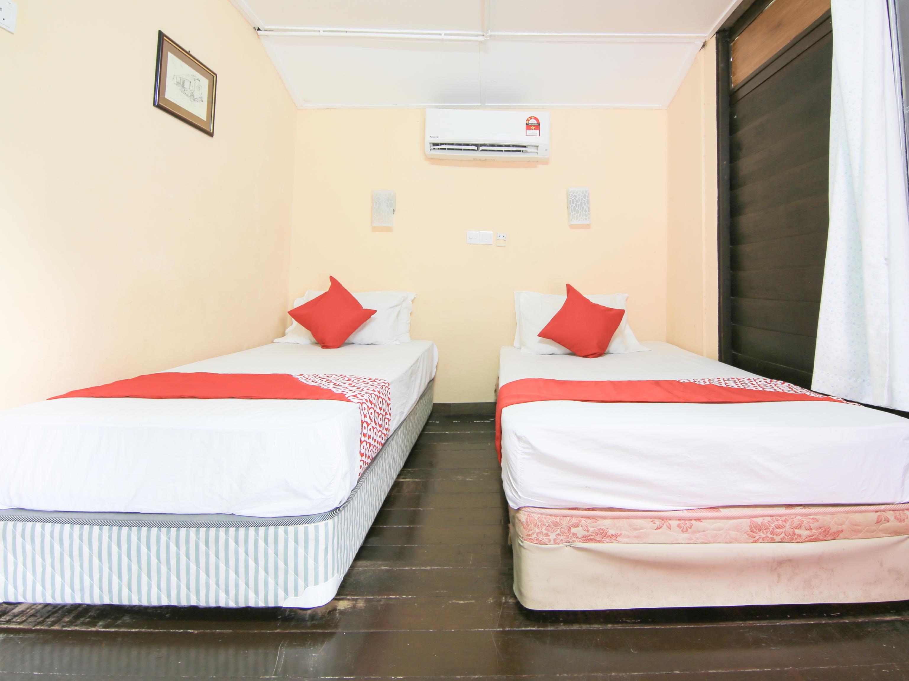 Ombak Inn Chalet Kampung Teluk Nipah Esterno foto
