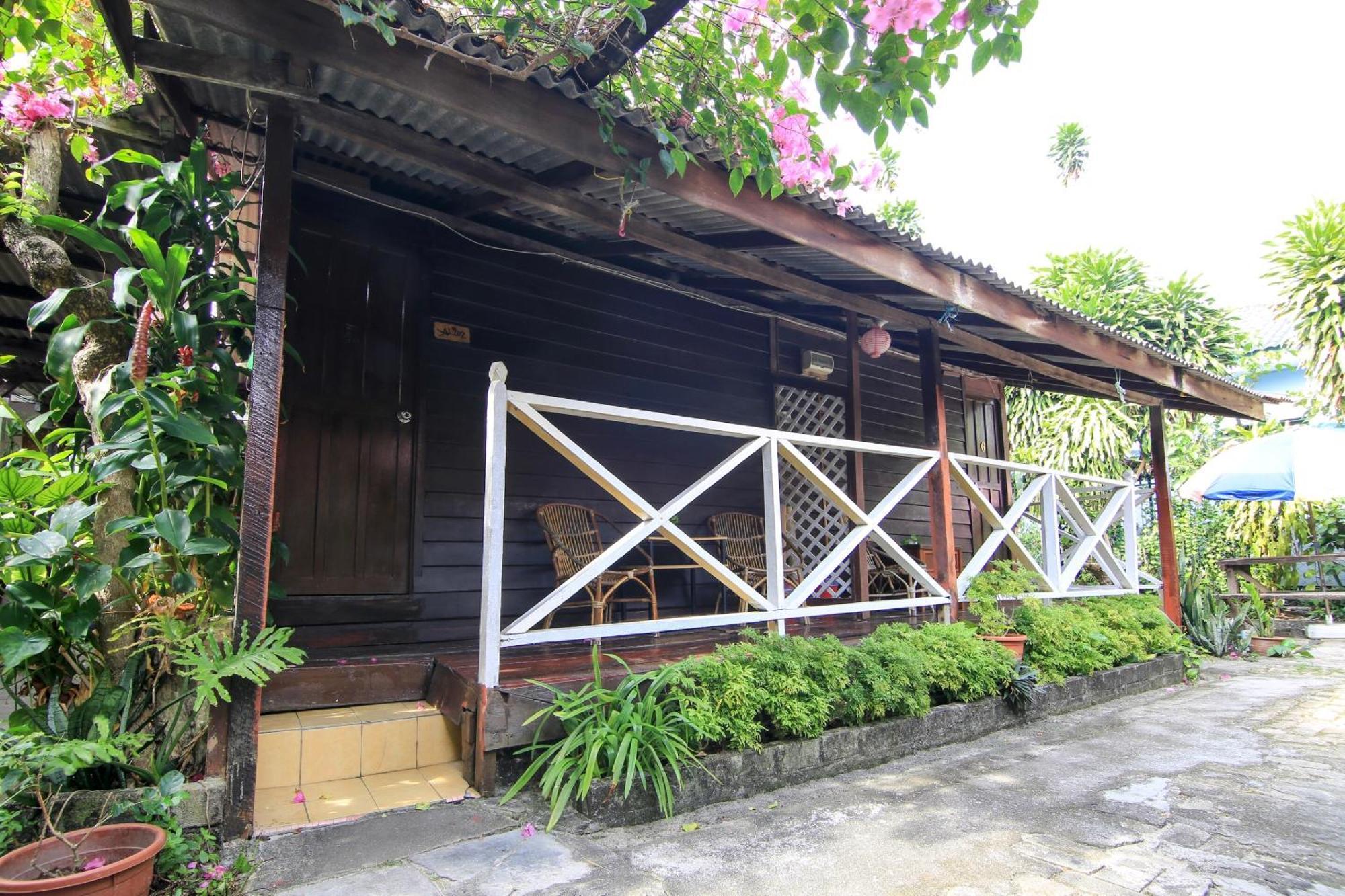 Ombak Inn Chalet Kampung Teluk Nipah Esterno foto