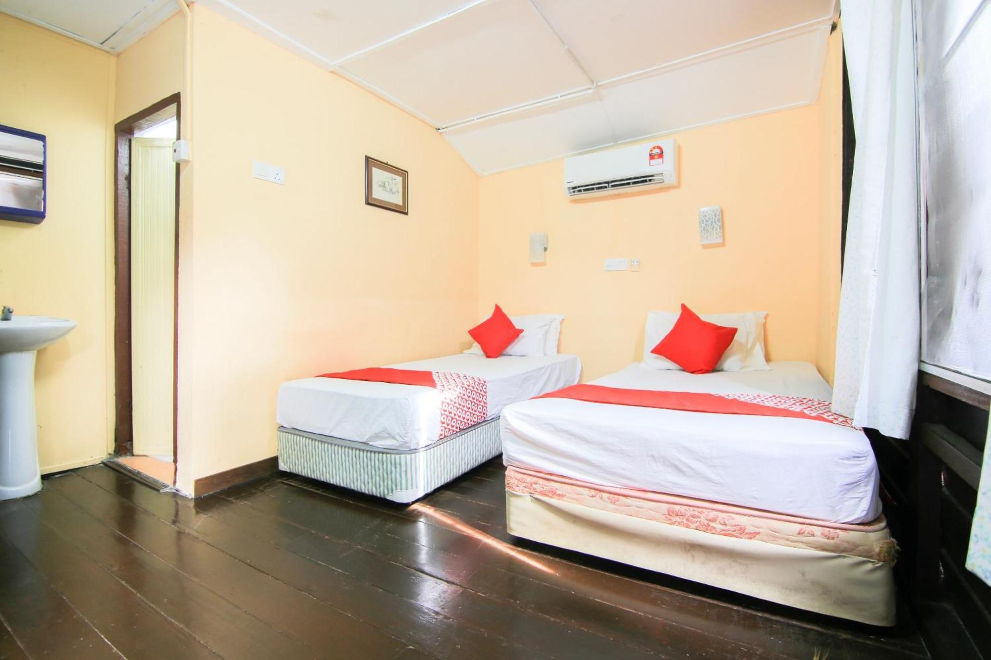 Ombak Inn Chalet Kampung Teluk Nipah Esterno foto
