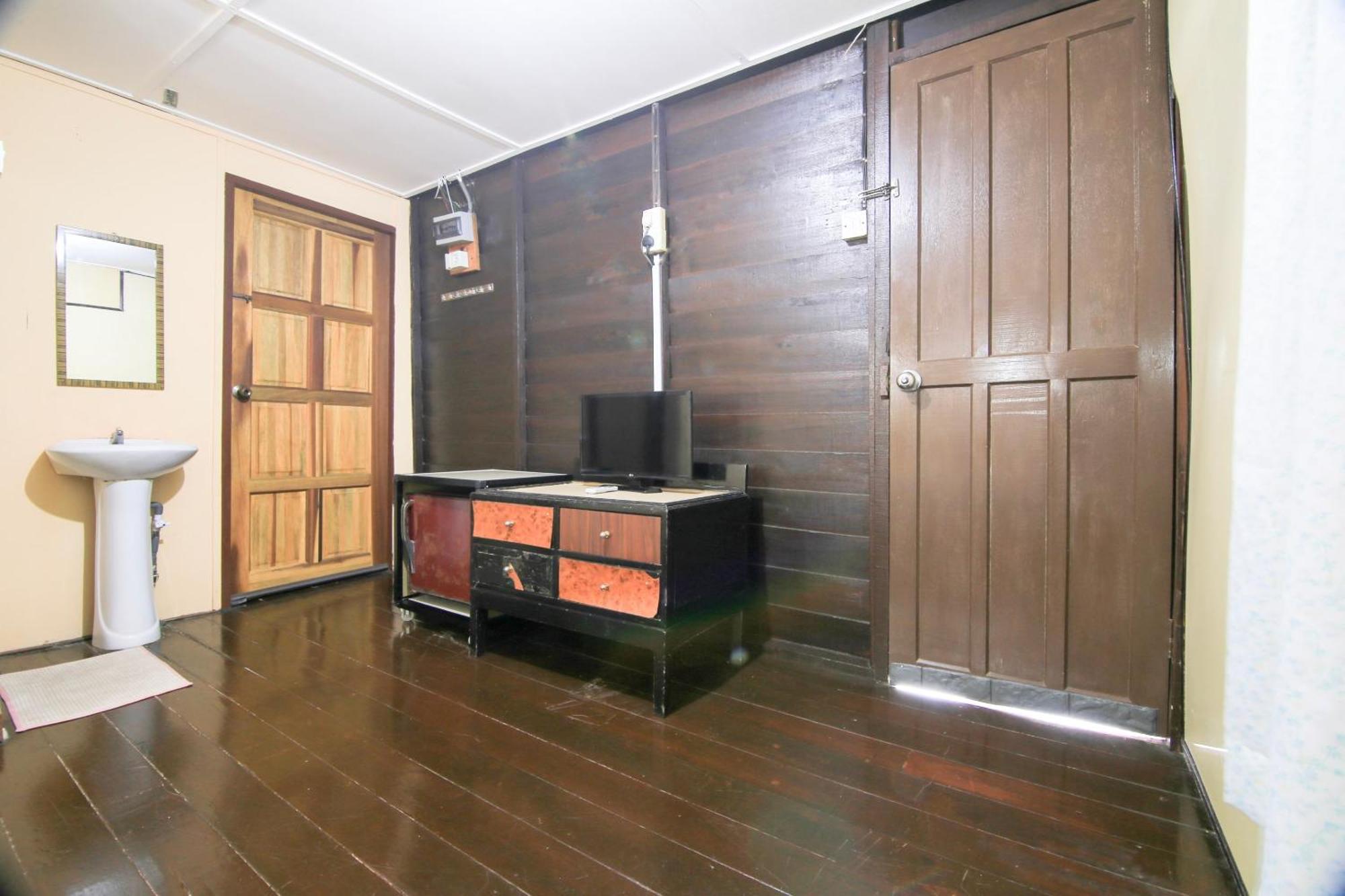 Ombak Inn Chalet Kampung Teluk Nipah Esterno foto