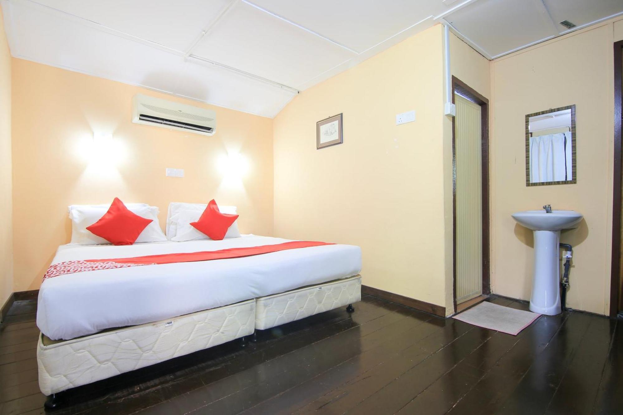 Ombak Inn Chalet Kampung Teluk Nipah Esterno foto