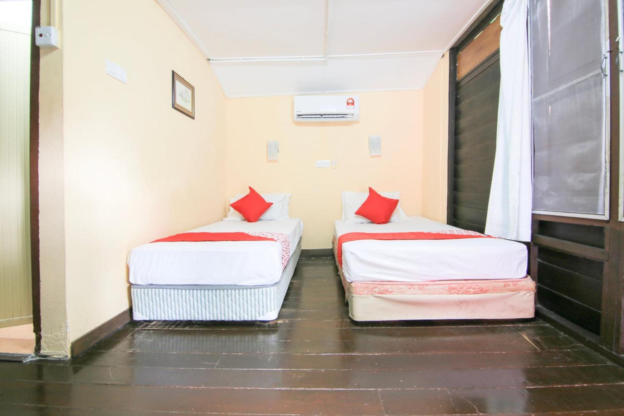 Ombak Inn Chalet Kampung Teluk Nipah Esterno foto
