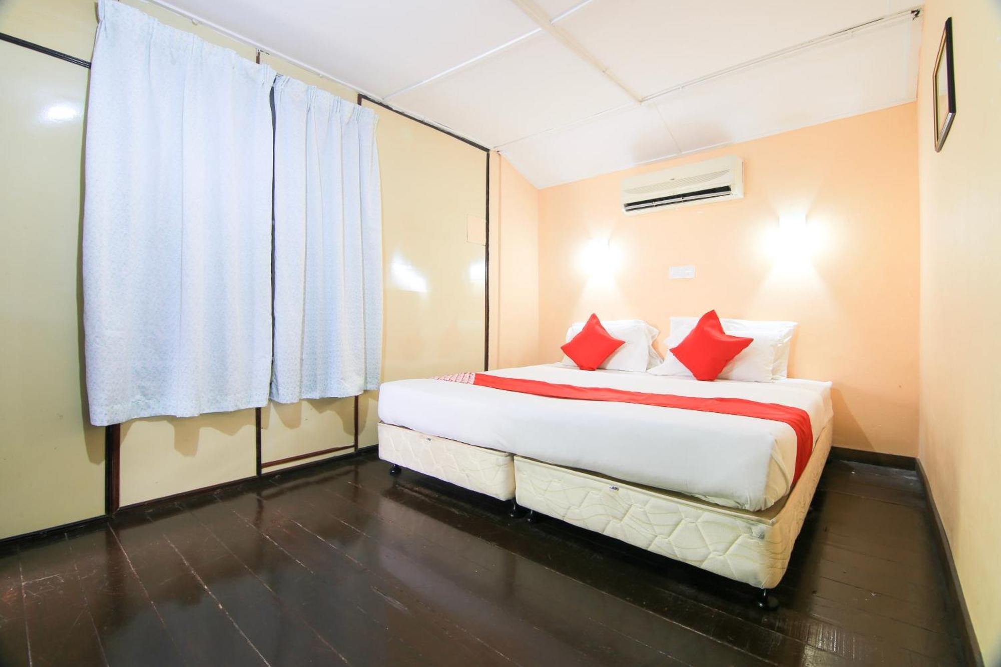 Ombak Inn Chalet Kampung Teluk Nipah Esterno foto
